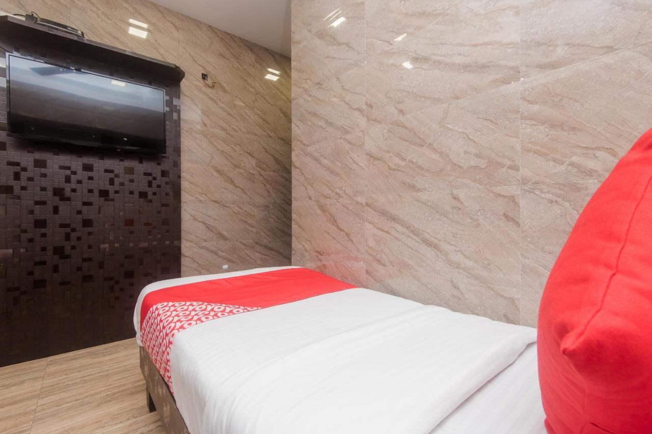 Vaccinated Staff - Oyo 22055 Dadar Residency Ξενοδοχείο Βομβάη Εξωτερικό φωτογραφία