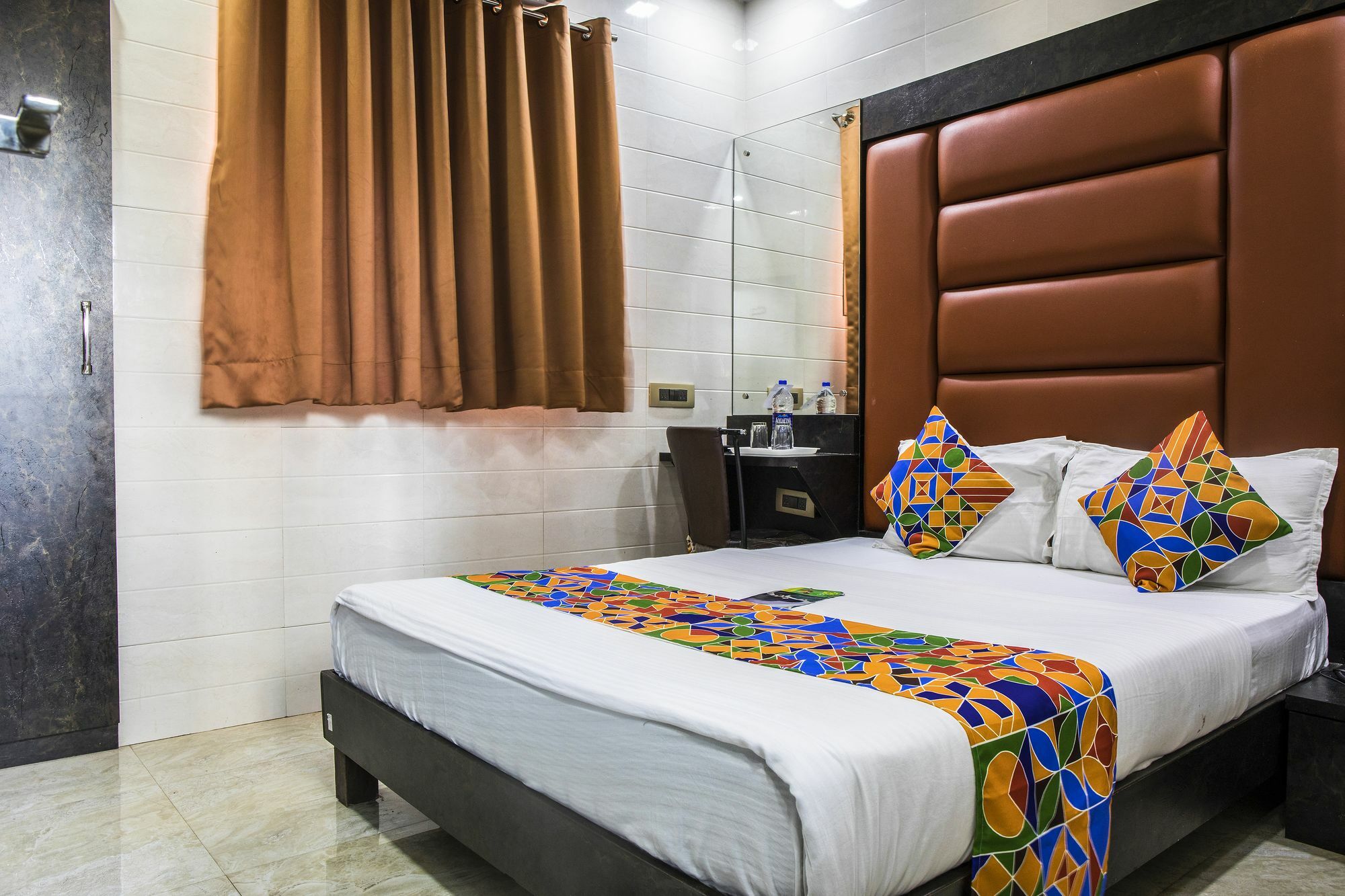 Vaccinated Staff - Oyo 22055 Dadar Residency Ξενοδοχείο Βομβάη Εξωτερικό φωτογραφία